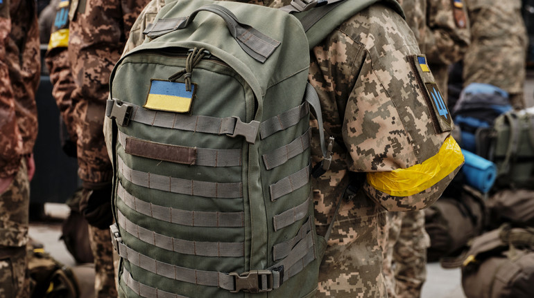 Військовий іде у відпустку