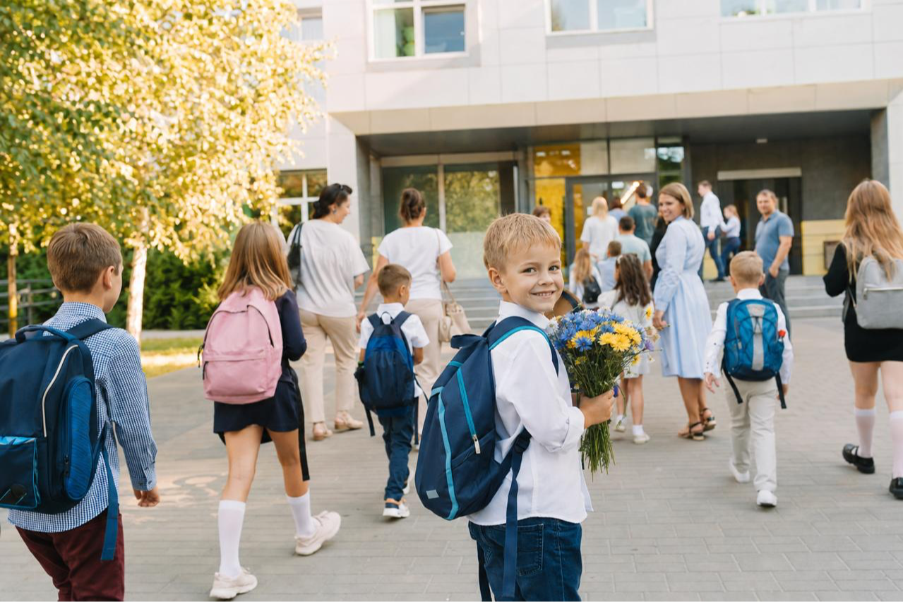 З Днем знань 2026: привітання, картинки, листівки, проза та вірші на 1 вересня