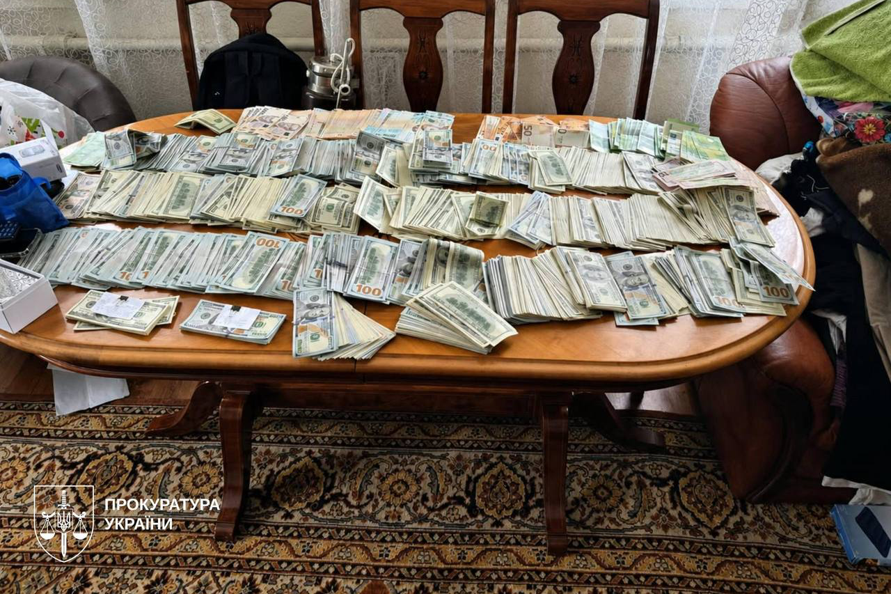 307 тис. доларів готівкою та хабарі за висновки ВЛК: голову комісії судитимуть