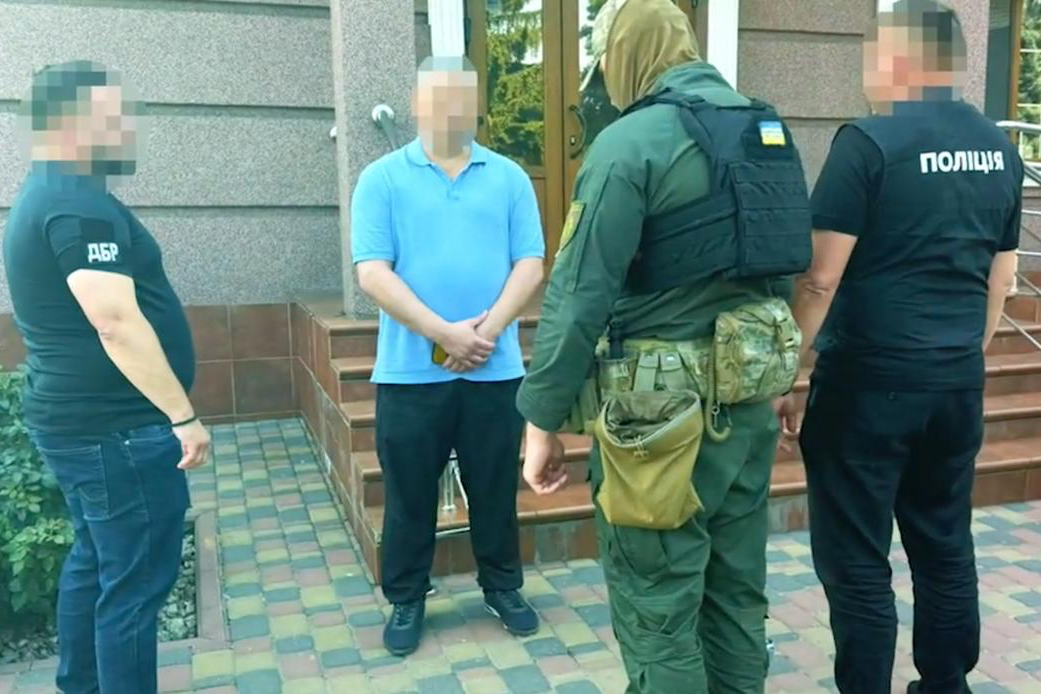 Понад тисячу чоловіків могли незаконно виключити з військового обліку на Закарпатті — ДБР (відео)