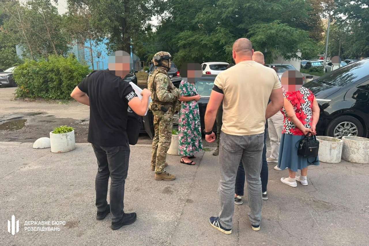 Офіцерку військової частини затримали після отримання $14 тисяч за фіктивну інвалідність — ДБР