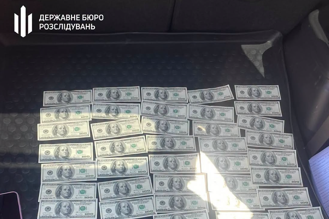 За $13 тис. вивозили військових із частин: ДБР викрило схему