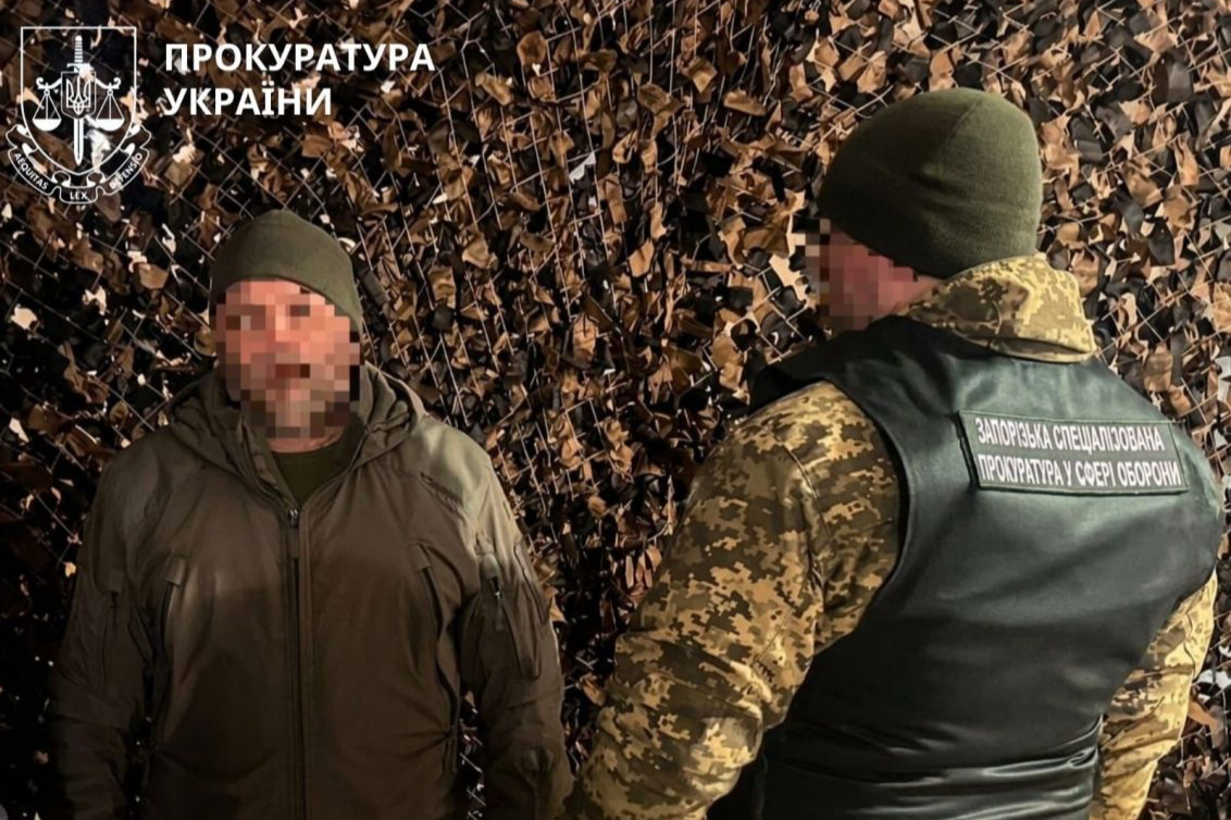 Бухгалтерам у тилу платили «бойові», а мільйони переказували на власні рахунки: збитки перевищили 11 млн грн