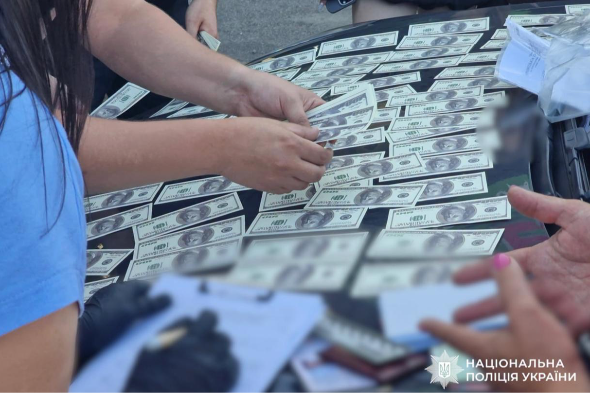 $10 тис. за оформлення інвалідності та відстрочки: на Буковині затримали жінку — поліція