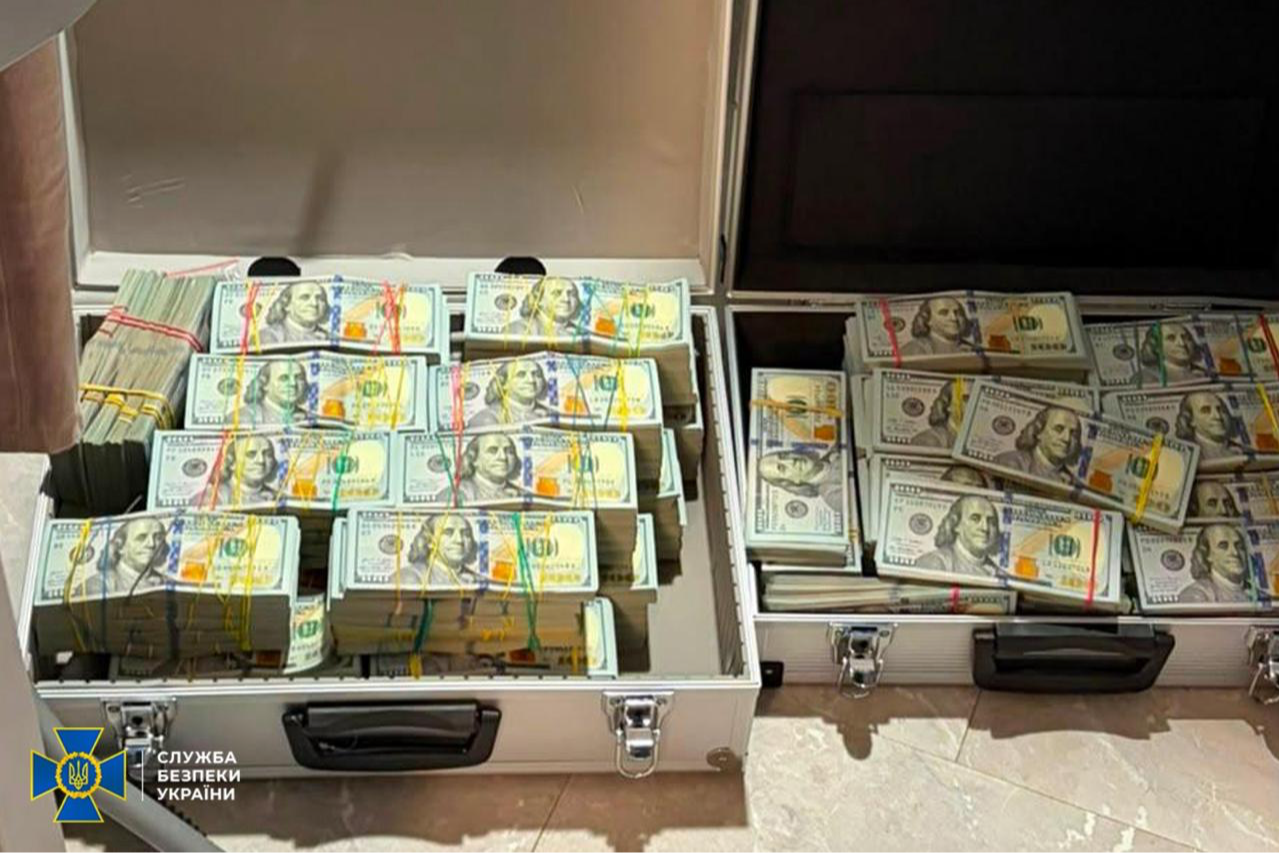 На Львівщині викрили мережу кол-центрів: знайшли майже $2 млн та автопарк на понад $1 млн