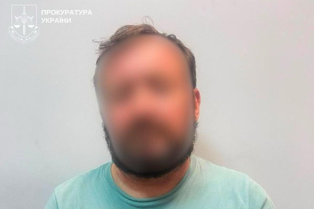 Майже 1 млн грн збитків: з Іспанії екстрадували реєстратора у справі про незаконне переоформлення квартири
