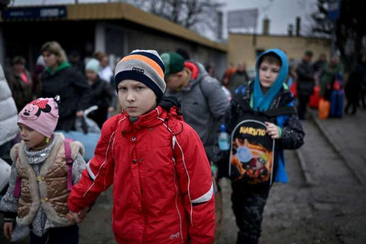 Окупанти вивезли літаком до рф 135 дітей з Донеччини — Андрющенко (відео)