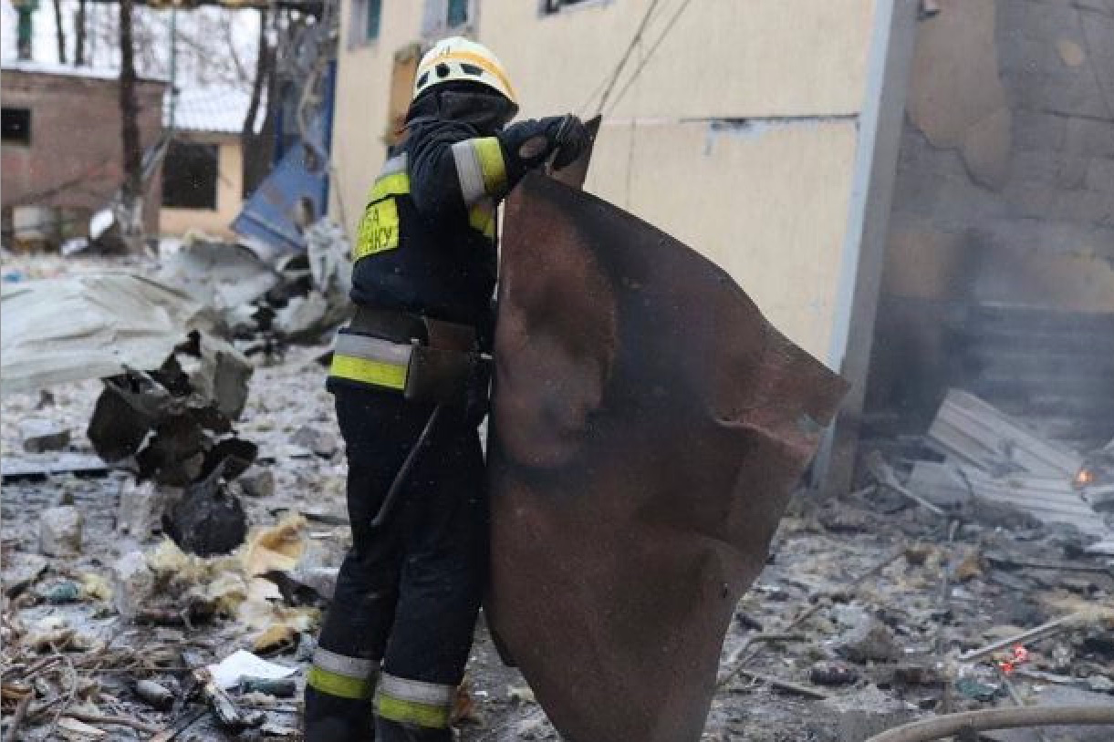 Окупанти обстріляли Миколаїв: зруйновані медустанови та будинки