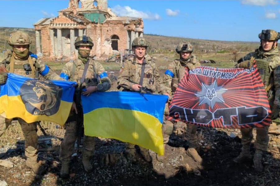 В ОП показали фото українських бійців у Кліщіївці біля Бахмута