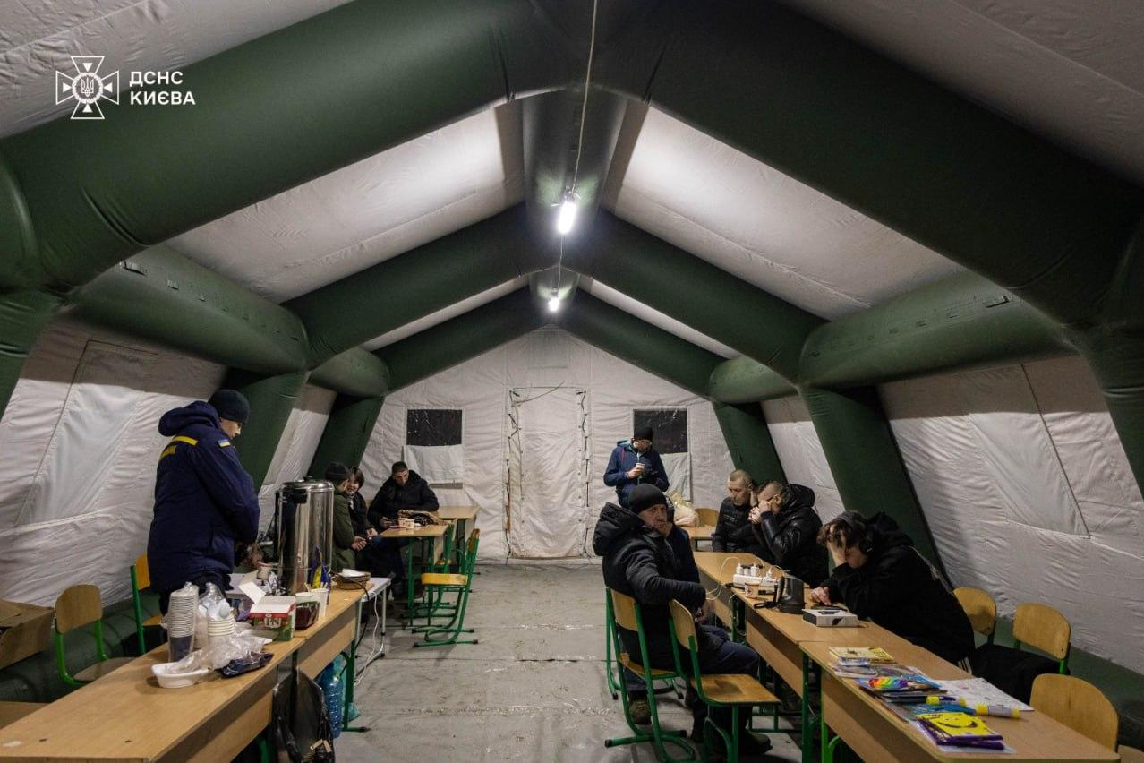 Київ створює запаси їжі та питної води на випадок тривалих відключень