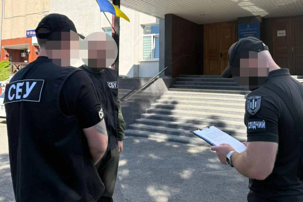$5 тис. за вступ і відстрочку: на Тернопільщині митника підозрюють у хабарі