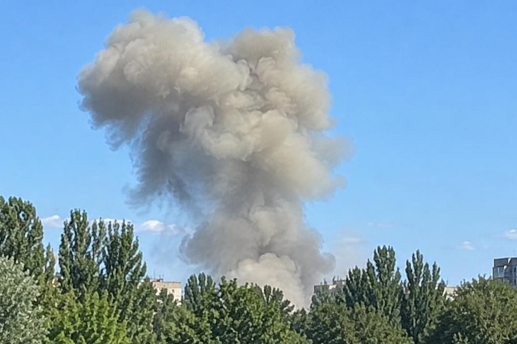 Росія знову б'є по залізниці у Києві: є поранений, пасажирів попередили про небезпеку