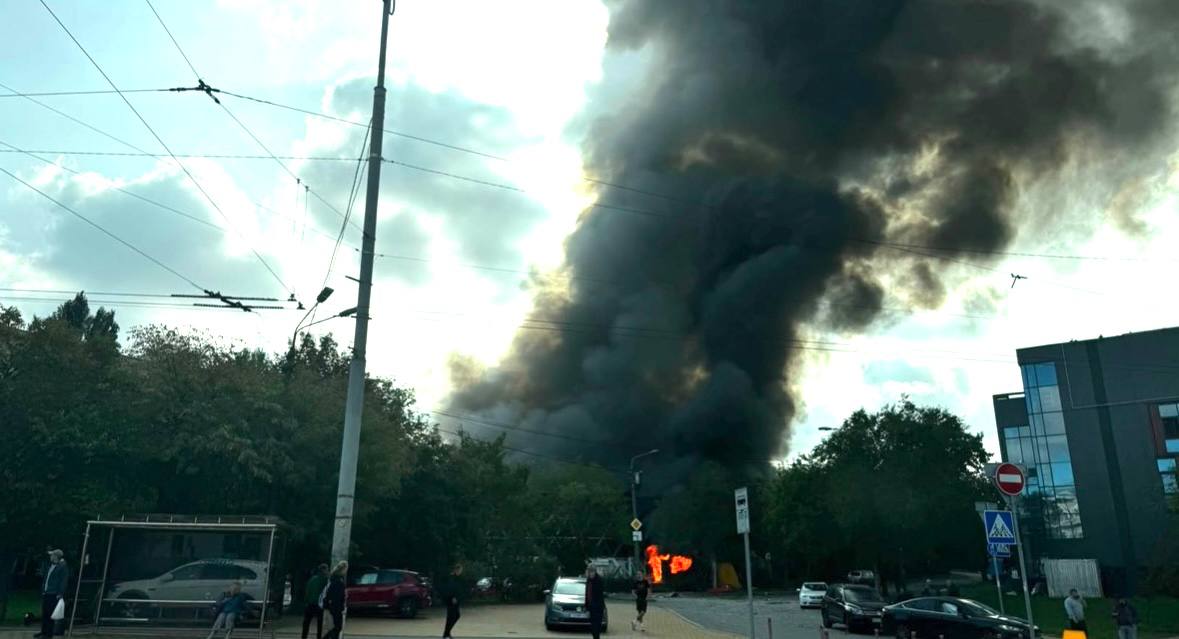 Після прильоту в Києві палає ринок «Шайба»: Росія продовжує атаку реактивними дронами