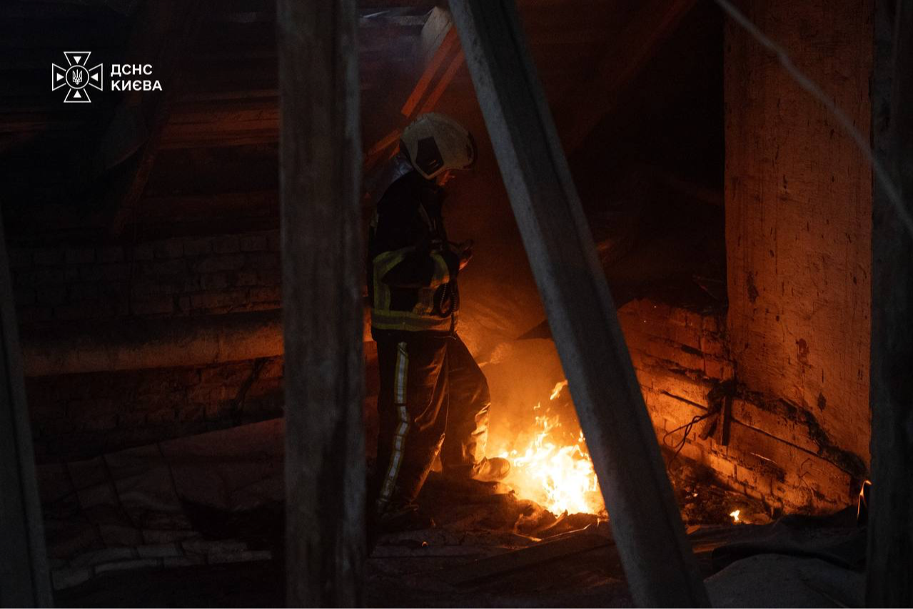 Уночі росія атакувала Київ балістикою та «Цирконом»: є постраждалі в столиці й області
