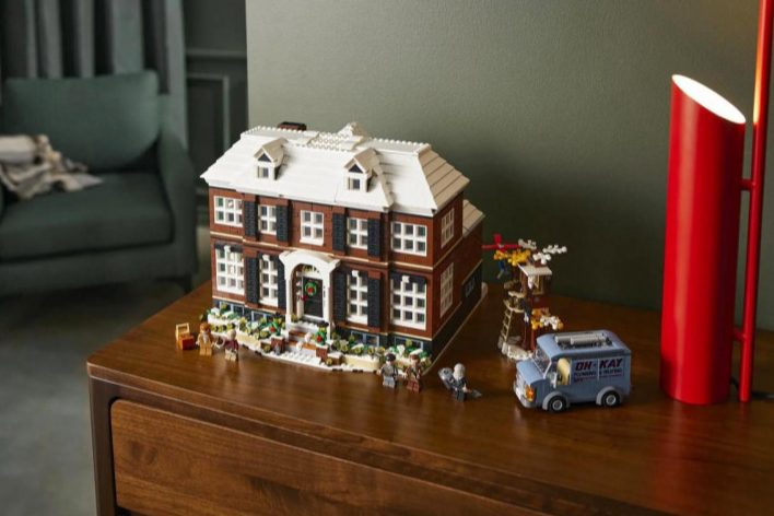 Lego показала конструктор-копію резиденції з «Один вдома», створений українцем (фото, відео)