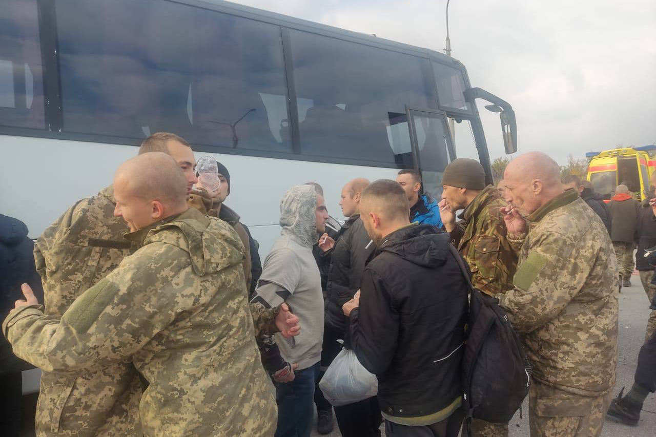 З полону окупантів звільнили ще 52-х українців (фото, відео)