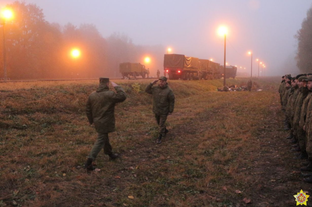 До білорусі прибули перші ешелони з російськими військовими (фото, відео)