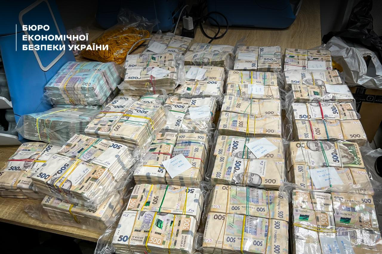 БЕБ вилучили понад 630 млн грн готівкою — це рекорд в історії Бюро