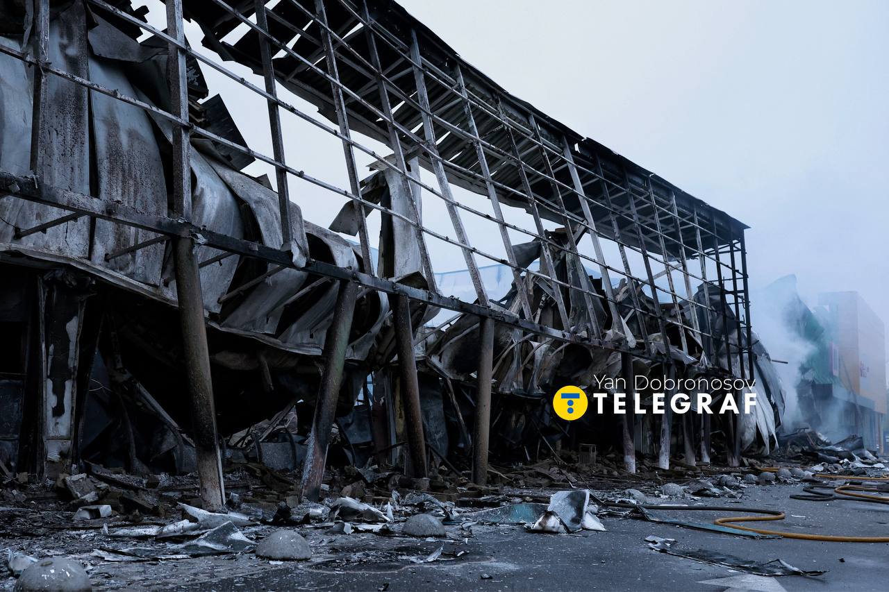 У мережі показали, який вигляд мають «Епіцентр», Retail Park та «Ашан» на Почайній після атаки