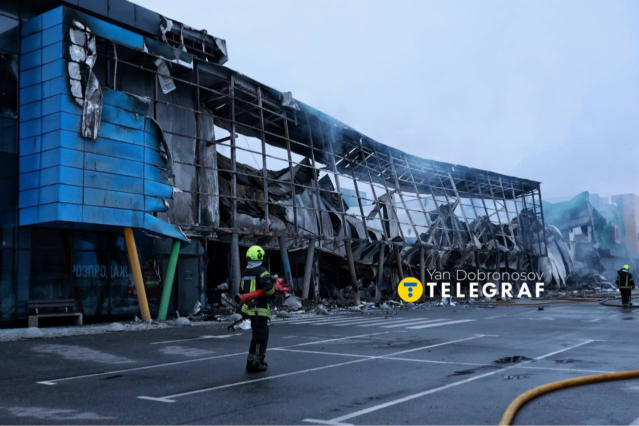 У мережі показали, який вигляд мають «Епіцентр», Retail Park та «Ашан» на Почайній після атаки