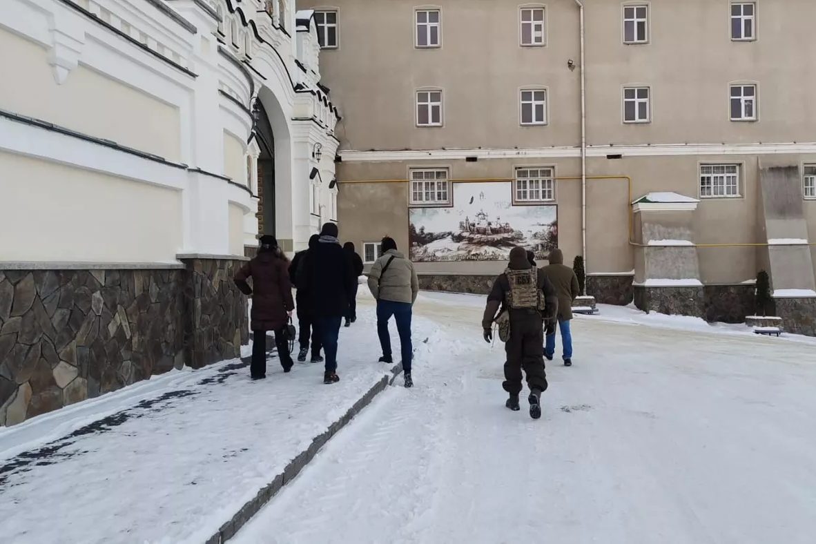 СБУ прийшла з обшуками до Почаївської лаври — ЗМІ (фото)