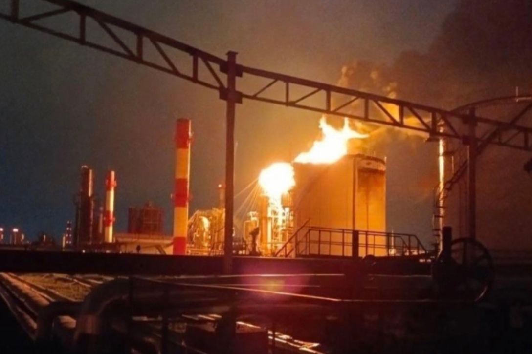 Українські військові вразили Рязанський нафтопереробний завод