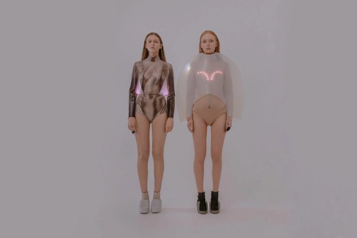 Польська дизайнерка створила «емоційний одяг», що відображає рівень стресу власника (відео)