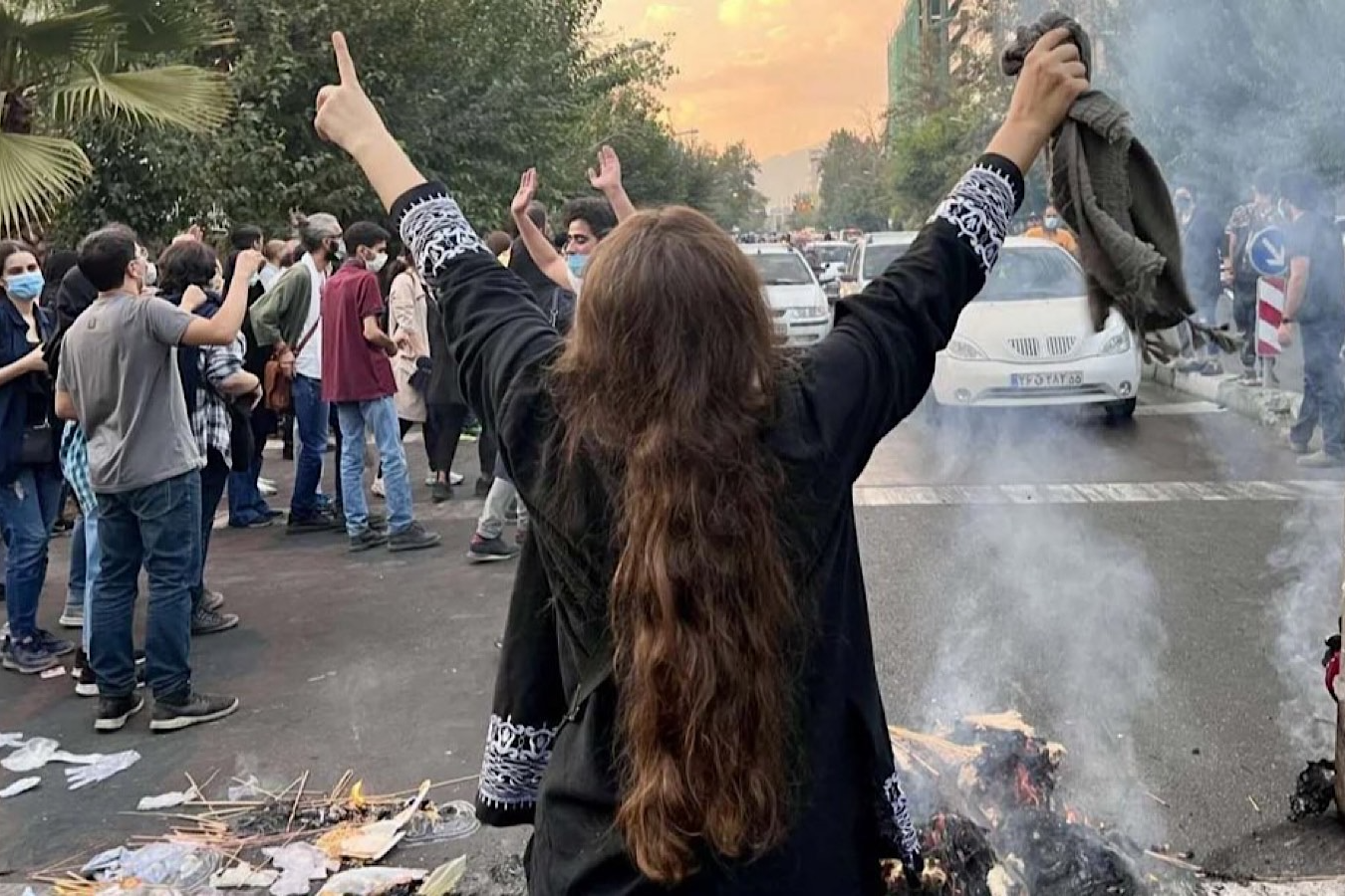 Протести в Ірані: влада ліквідувала поліцію моралі та перегляне закон про хіджаб