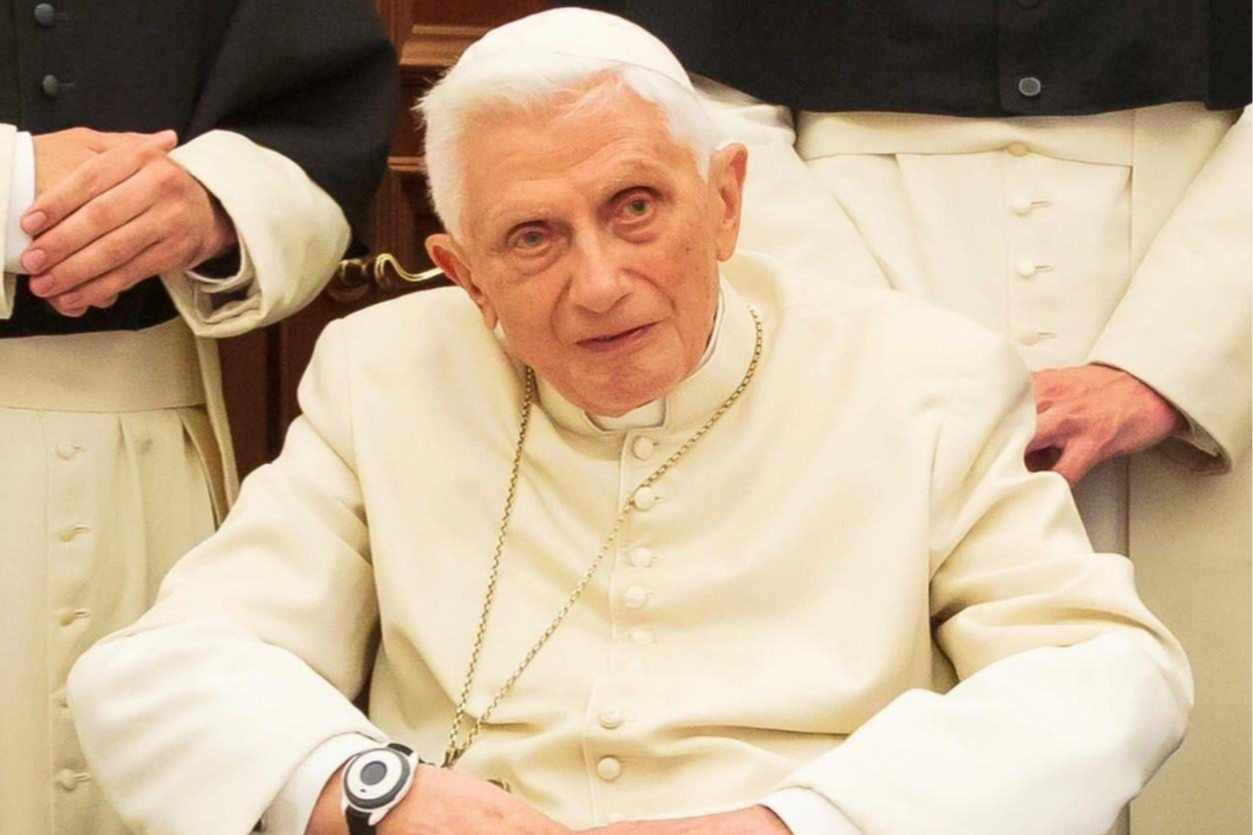  Помер попередній Папа Римський Бенедикт XVI
