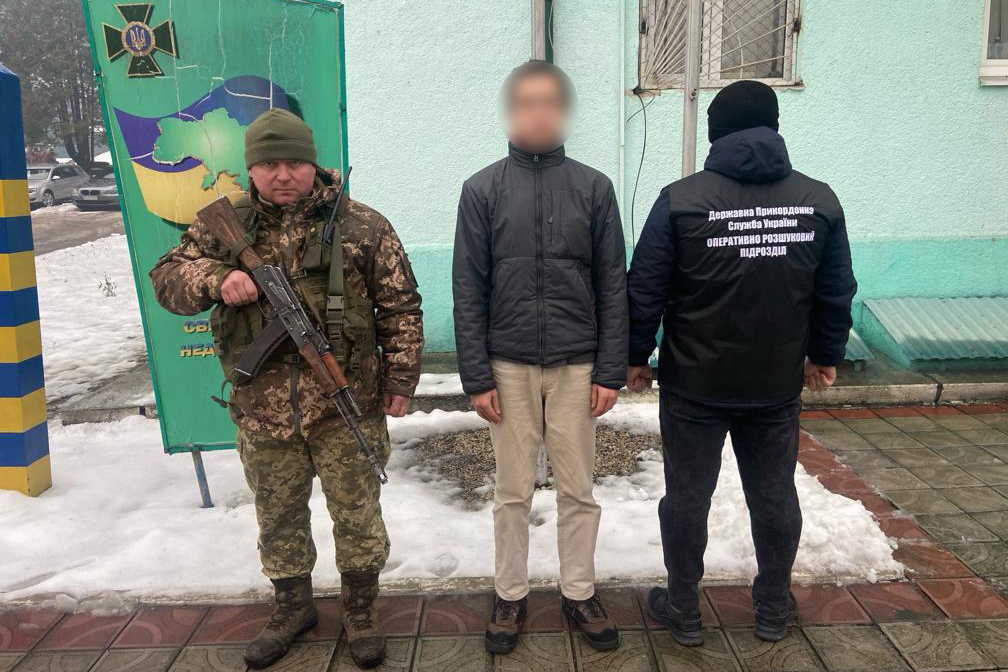 На Закарпатті затримали двох чоловіків, що йшли «підкорювати Говерлу» 