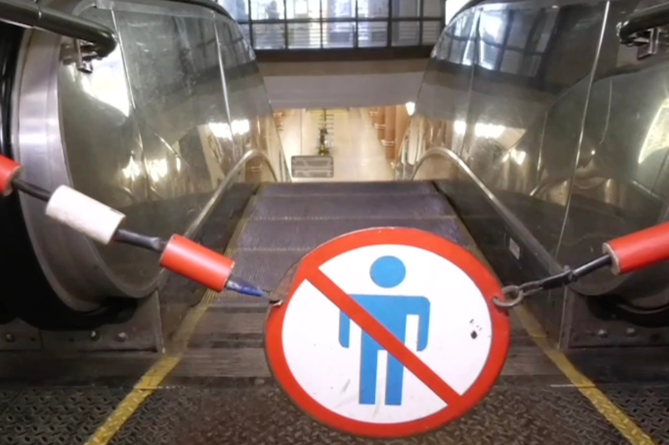Закриття частини станцій метро у Києві: директор метрополітену розповів, чому припинили рух (відео)