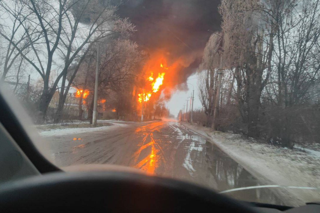 Вибух та пожежа в окупованій Макіївці: палає невідомий об'єкт (відео)