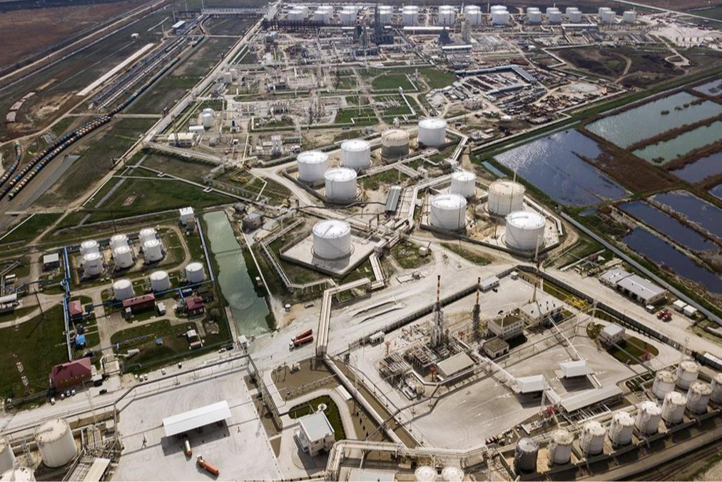 Вночі Сили оборони вразили в росії нафтопереробний завод  «Славянский» 